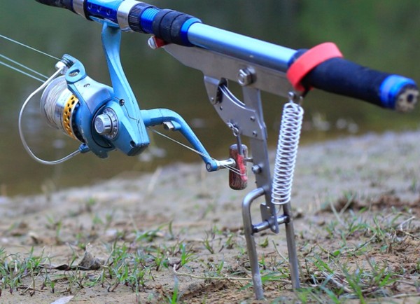 Fishing rod holder for bank