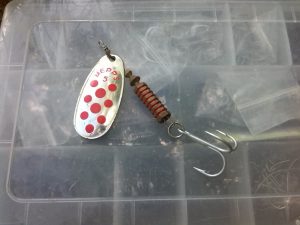 Spinner with a snap ring